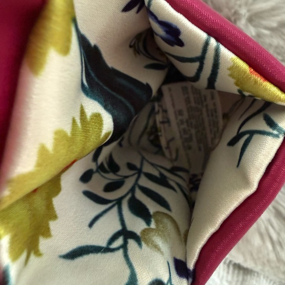 💐VIP GWP💐 Gucci Beauty Floral Compact Mirror - Picture 7 of 9